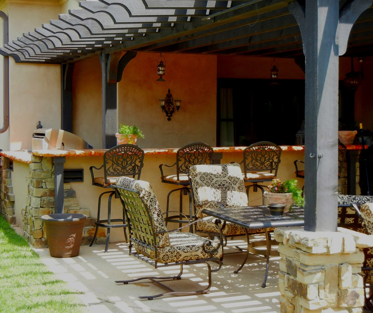 Custom outdoor structure by Pergola Jack